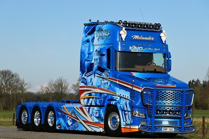 Így néz ki egy sofőr 108 milliós munkahelye