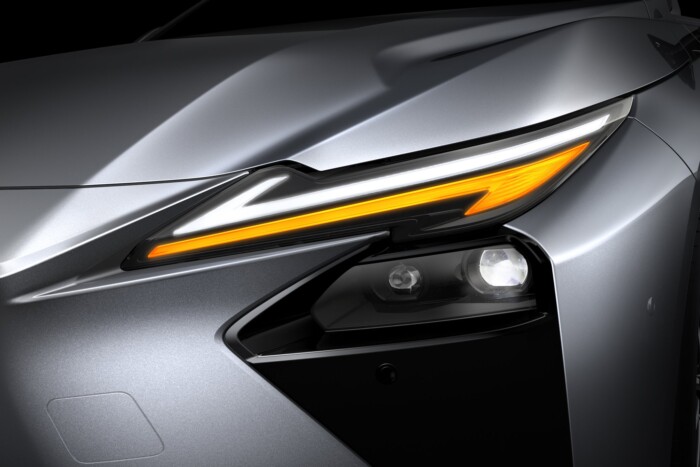 Félig a mában, félig a jövőben él a legújabb Lexus 8