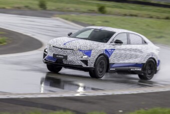 Versenypályára szánják ezt a családi SUV-ot