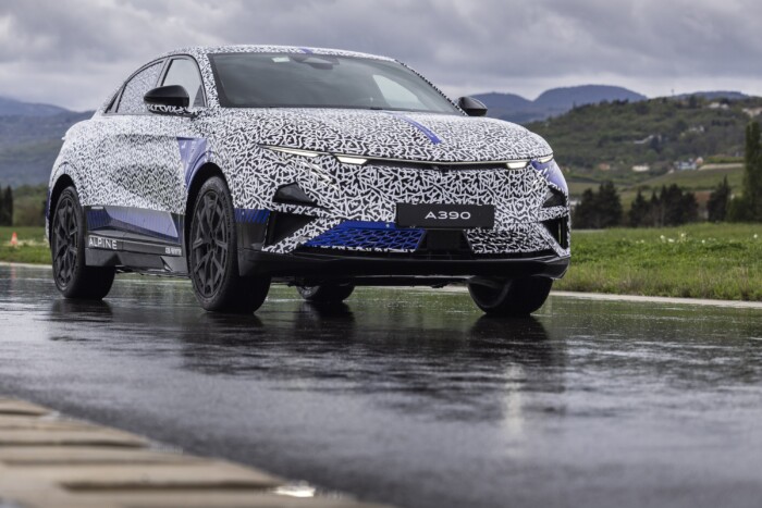 Versenypályára szánják ezt a családi SUV-ot 6