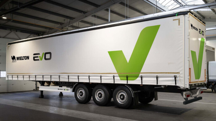 Ezeken gördülnek az áruk a boltokba 1