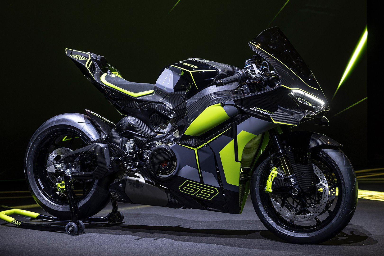 2025-04-10_panigale-v4-lamborghini-gallery-1920x1080-02 | Vezess | Vezess