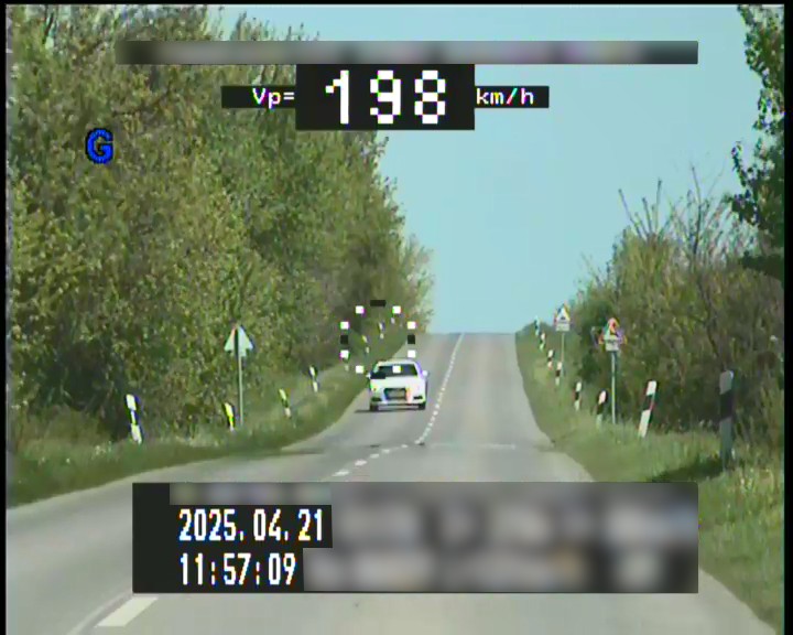 Sietett locsolkodni húsvéthétfőn, 468 ezer forintra büntették 1 | Vezess Sietett locsolkodni húsvéthétfőn, 468 ezer forintra büntették 1