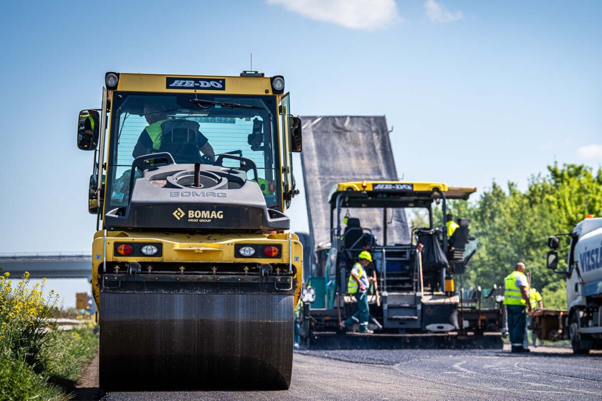 Itt a bejelentés, elkezdik végre javítani a magyar utakat