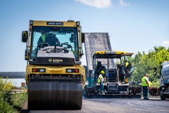 Itt a bejelentés, elkezdik végre javítani a magyar utakat