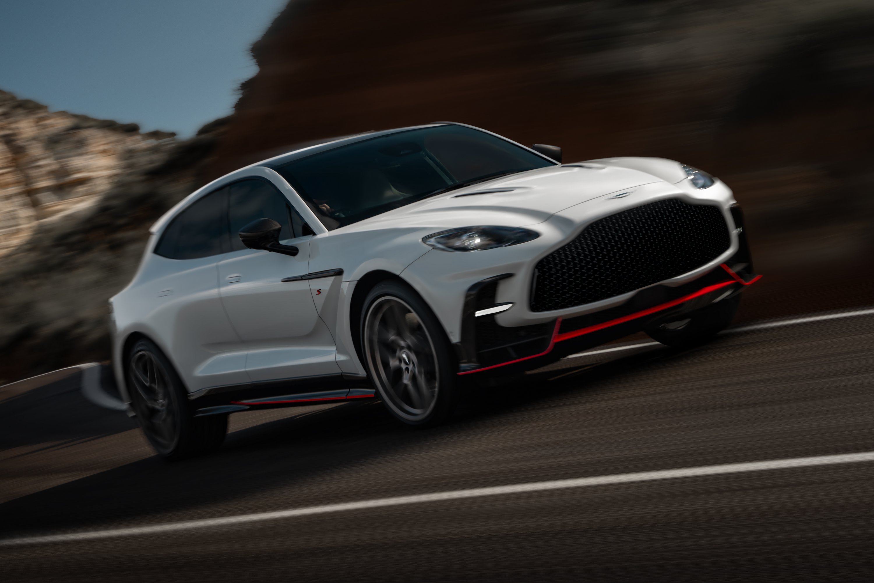 aston-martin-dbx-s_1 | Vezess | Vezess
