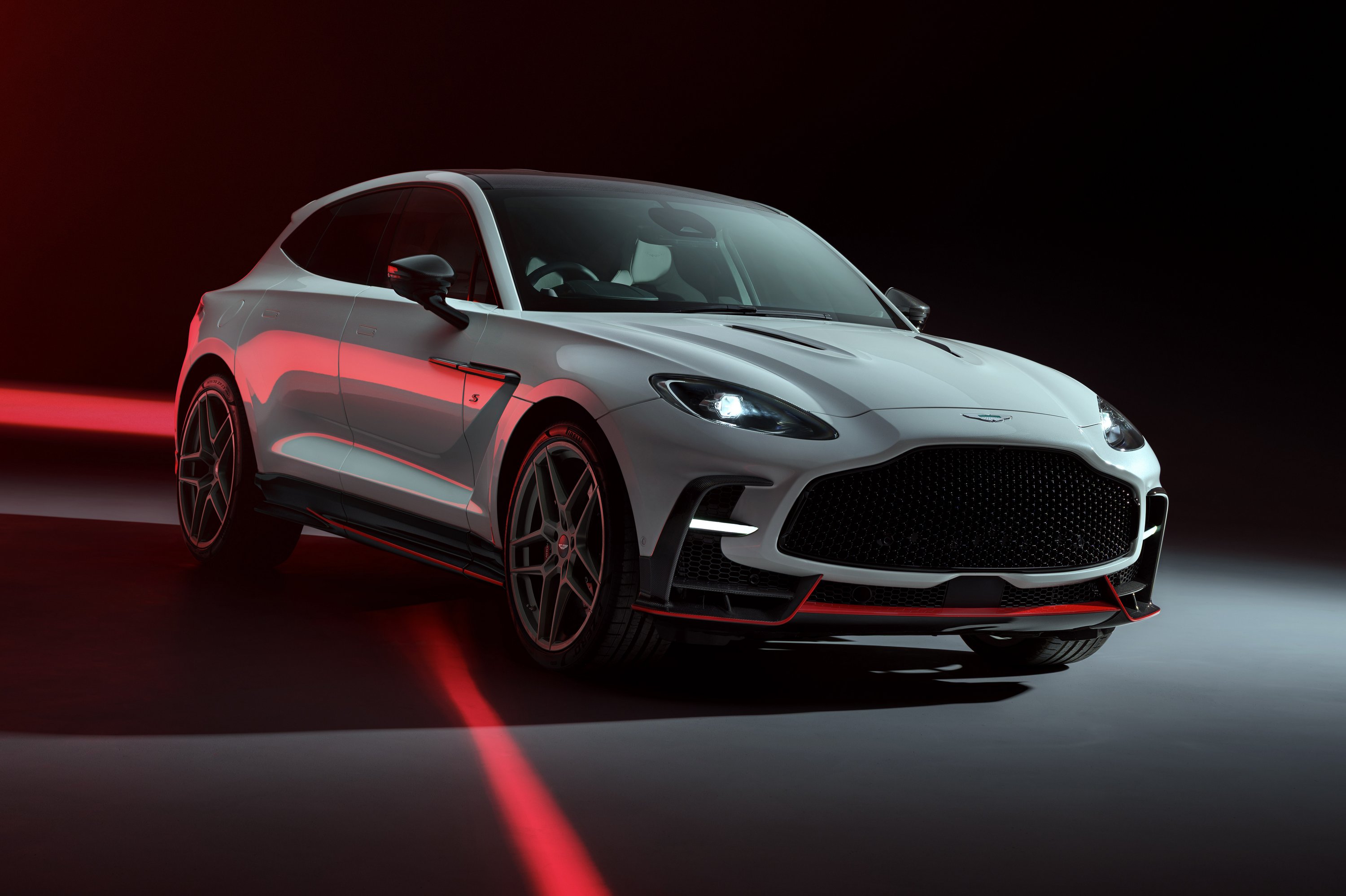 Új csúcsterepjáró az Aston Martinnál