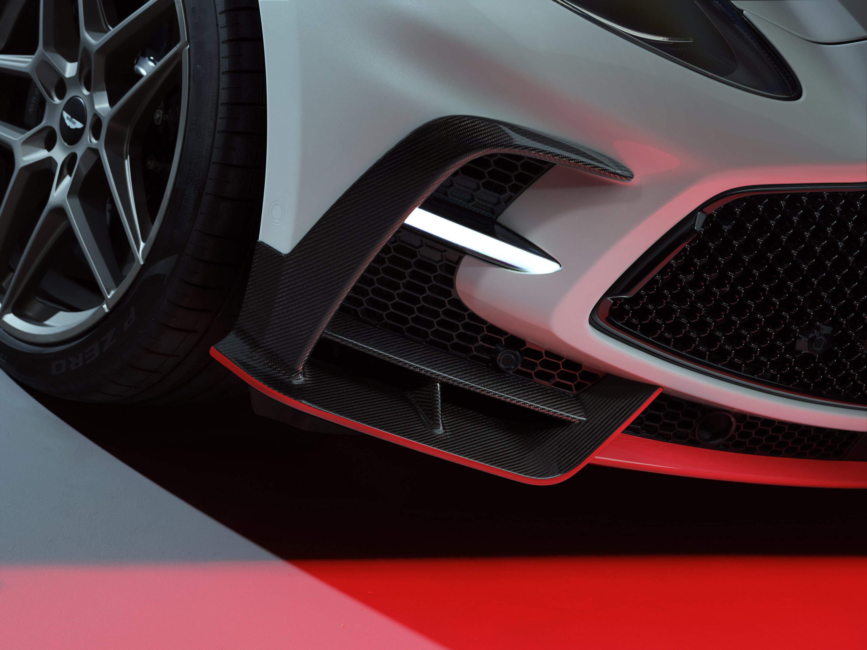 Új csúcsterepjáró az Aston Martinnál 12 | Vezess Új csúcsterepjáró az Aston Martinnál 12