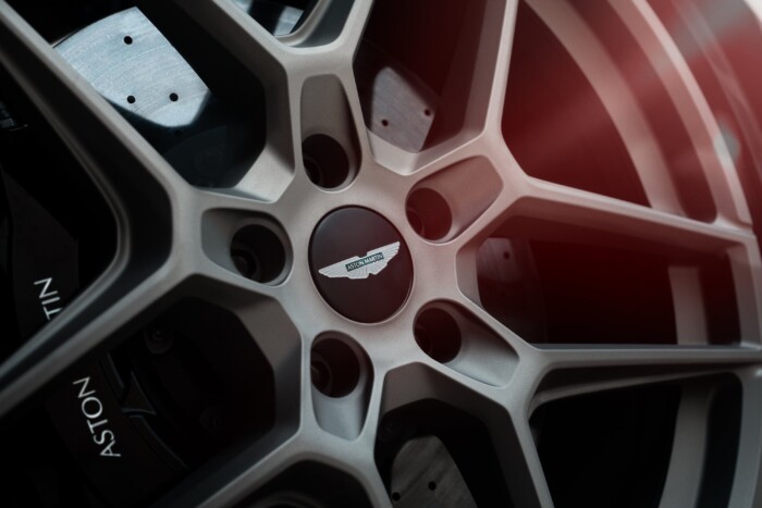 Új csúcsterepjáró az Aston Martinnál 9 | Vezess Új csúcsterepjáró az Aston Martinnál 9