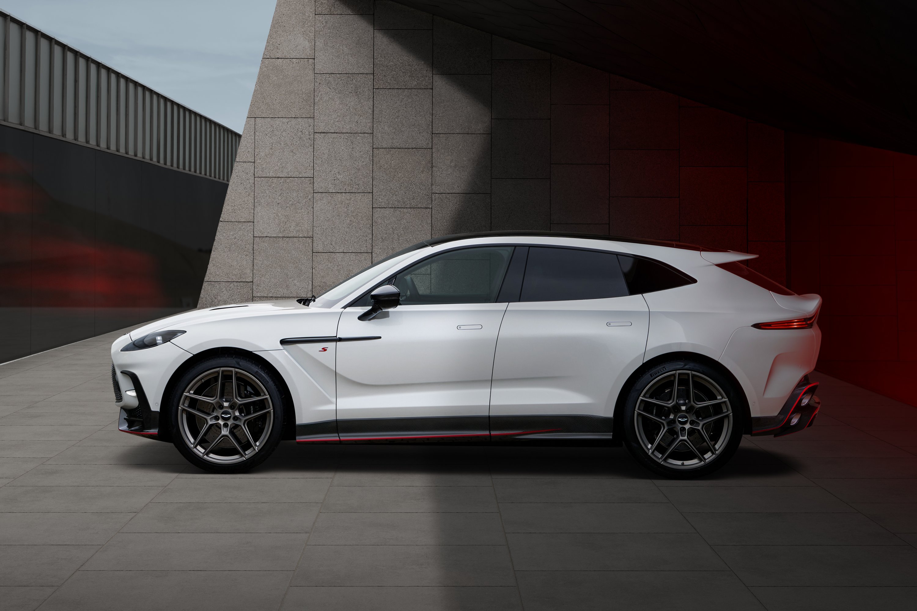 aston-martin-dbx-s_5 | Vezess | Vezess