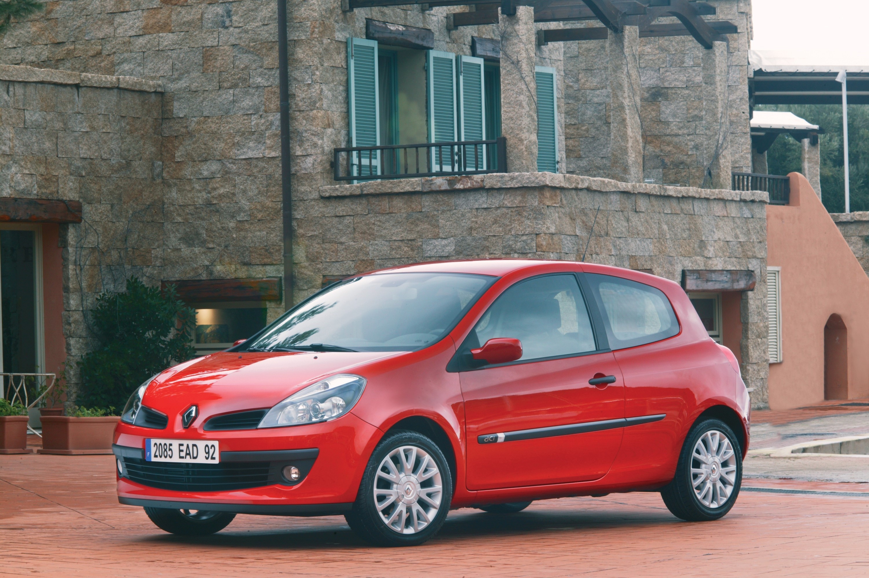 clio_iii_gen00004 | Vezess | Vezess