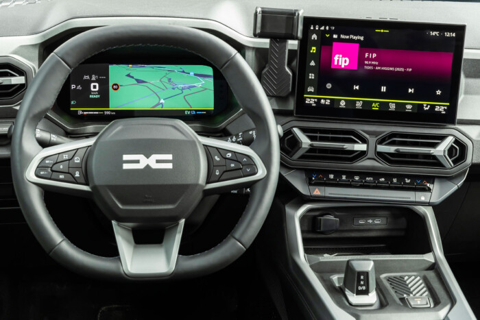 Nagyot mehet itthon a Dacia új családi autója 13