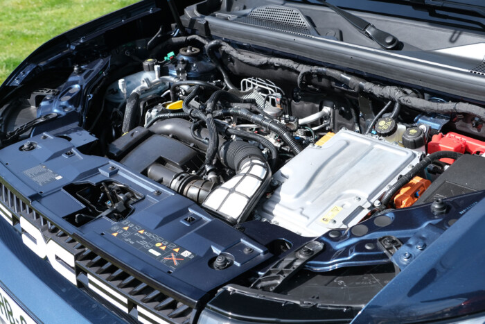 Nagyot mehet itthon a Dacia új családi autója 19