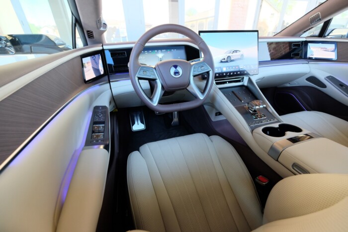 Megjön Európába a benzinesként tankolható brutális villanyautó 7 Megjön Európába a benzinesként tankolható brutális villanyautó 7