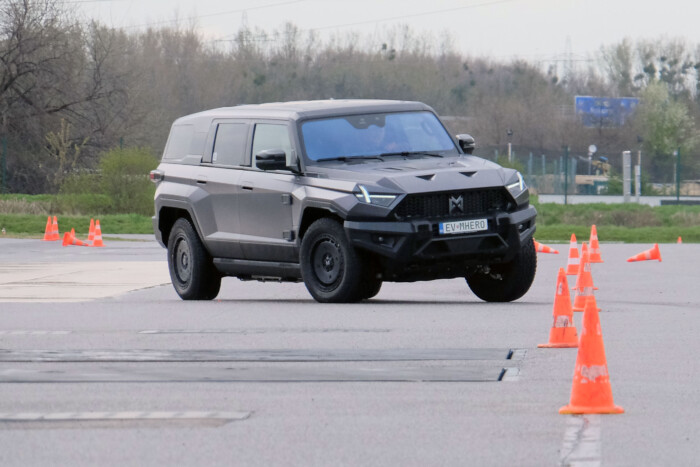 Épp ezer lóerős kínai rombolót keresel? Megjött! 18