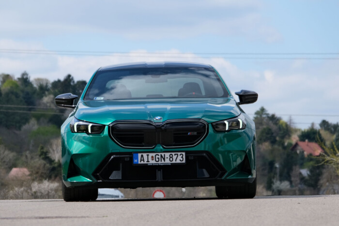 Pusztítótan erős, mégsem sportos az új BMW M5 14