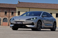 Megjön Európába a benzinesként tankolható brutális villanyautó 1 Megjön Európába a benzinesként tankolható brutális villanyautó 1