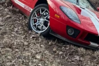 Árokba tette az ikont, de összeteheti a két kezét