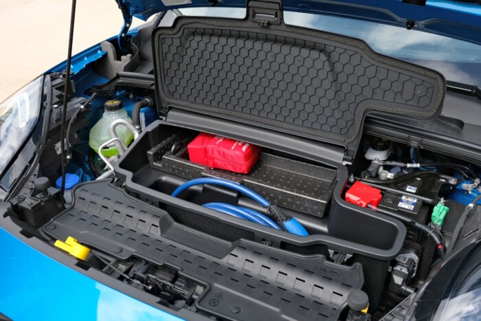 Ilyen villanyautóból kell sok, nem ezerlóerős szörnyekből 12