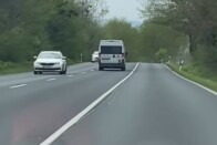 Megküzdött érte, de csak elindult a forgalommal szemben a kamionos 1