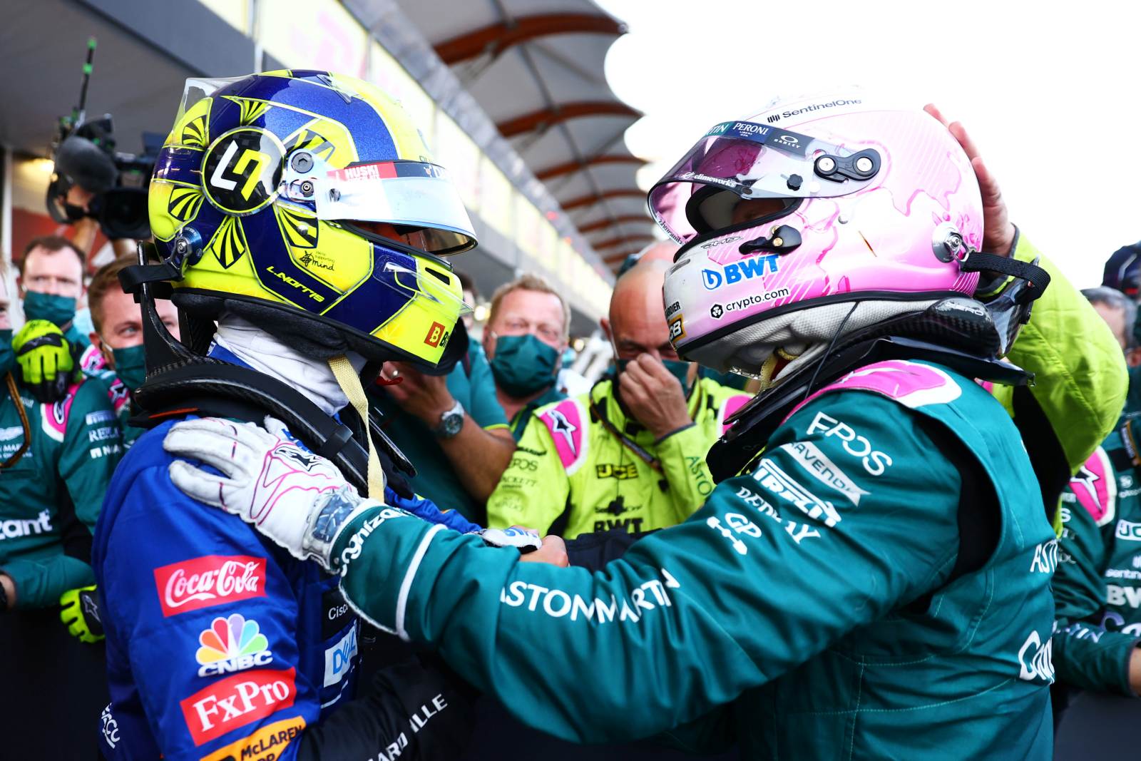 Vettel szerint kellenek az F1-be az esendő sztárok