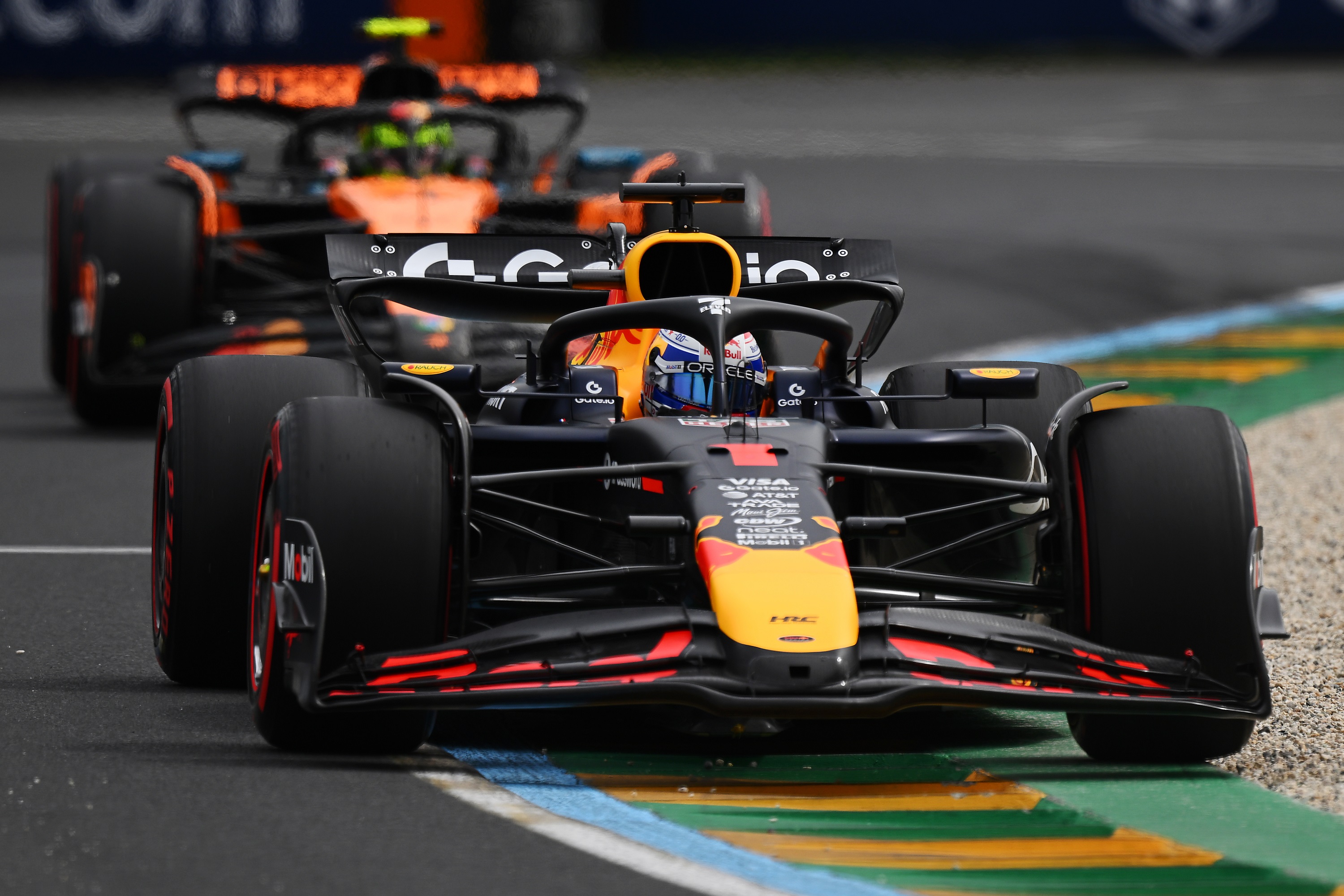 F1: Panaszkodás helyett építsen jobb autót a Red Bull!