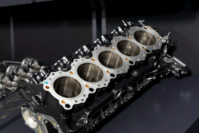 Szétmérik egy legendás japán F1-es gép szívét 1