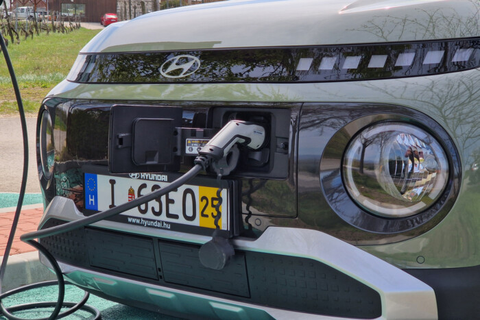 Meglepetés ez az olcsó villanyautó, itthon is kapható 18