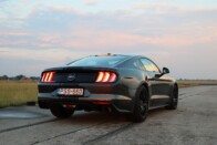 Kikerekedik a szemed, ha meglátod, mennyit fogyaszt a legdurvább Mustang 6