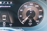 Kiderült, hogy loptak ki 900 összerakott motort egy autógyárból 2 Kiderült, hogy loptak ki 900 összerakott motort egy autógyárból 2