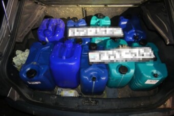 Megtöltött tíz húszliteres kannát a kúton, aztán volt pofája ezt tenni