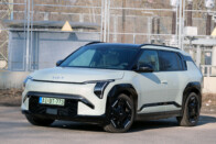 Meglepetések helyett családi SUV-ot mutatott a Kia 14