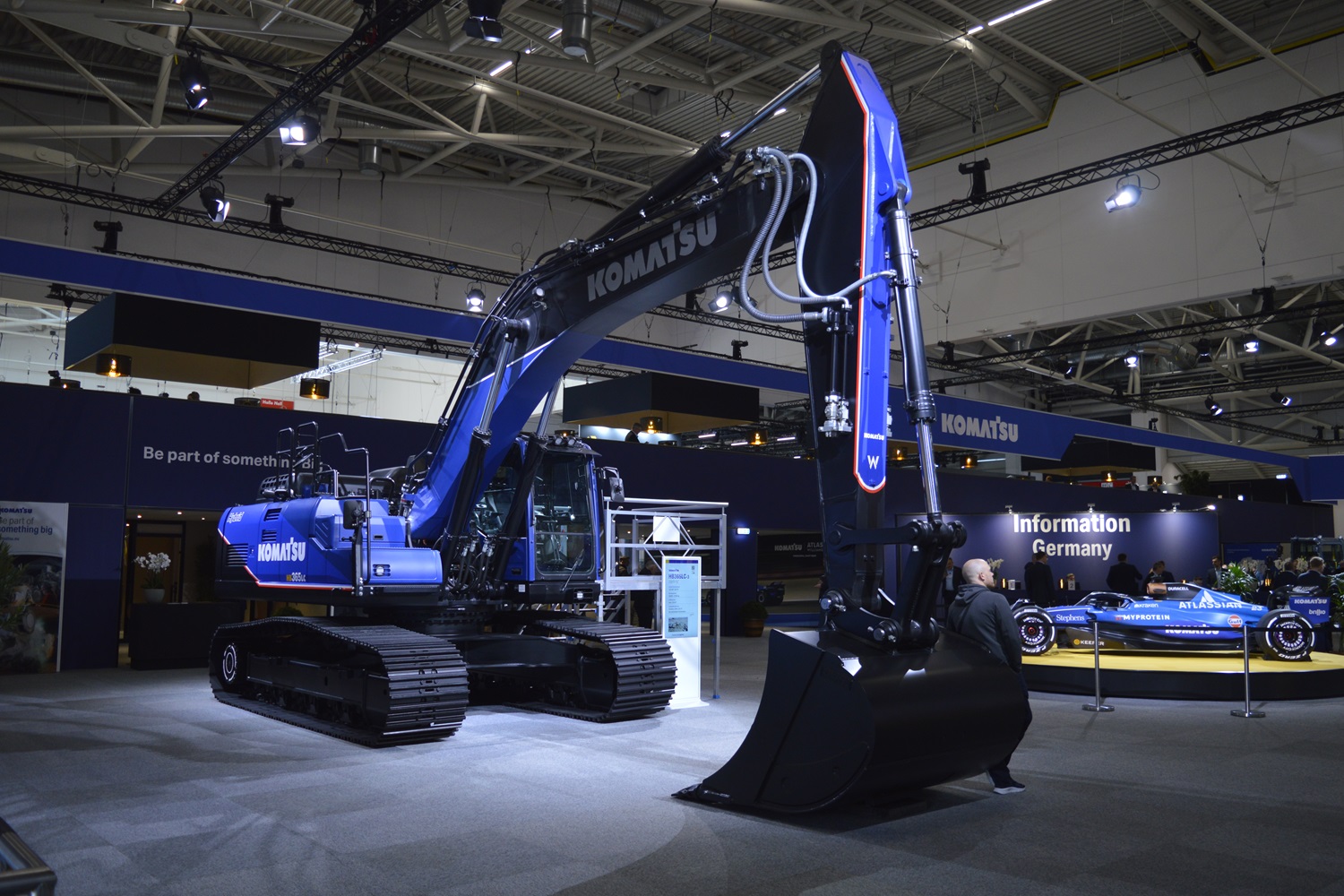 komatsu_nagy_04 | Vezess | Vezess