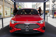 Virtuális hűtőmaszkkal érkezik az új Mercedes 1