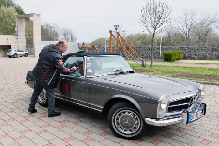 Mit keresnek luxusautók leszakadó magyar falvakban? 14