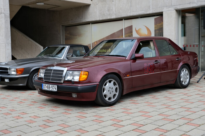 Mit keresnek luxusautók leszakadó magyar falvakban? 12