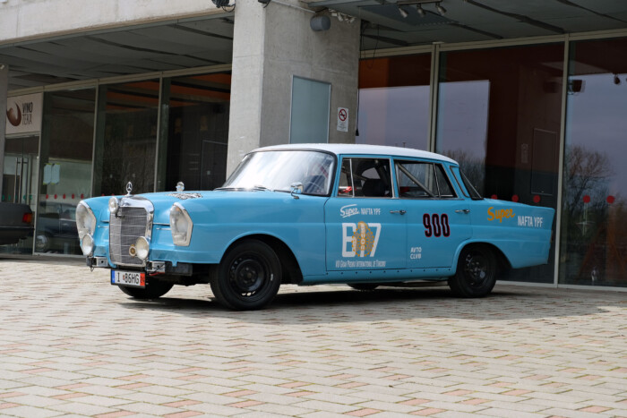 Mit keresnek luxusautók leszakadó magyar falvakban? 11