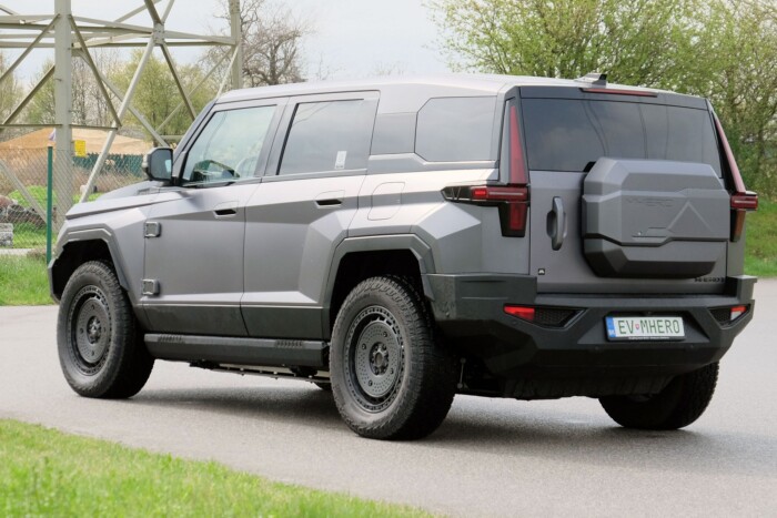 Épp ezer lóerős kínai rombolót keresel? Megjött! 7