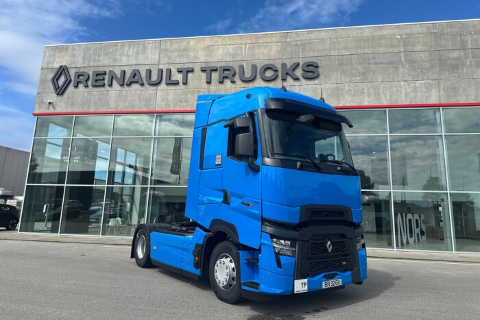 Sokan mosolyognak e nyerges vontató láttán 1