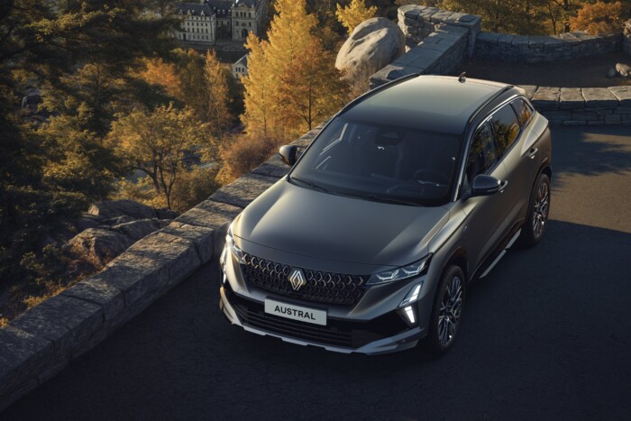 Szebb, kényelmesebb a Renault családi hibridje 6