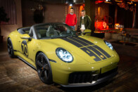 Egymilliárd forintos versenyautót építettek át közútra 11 Egymilliárd forintos versenyautót építettek át közútra 11