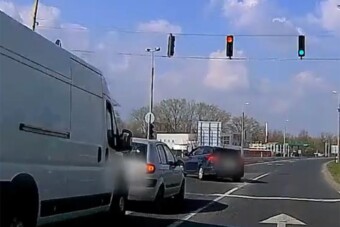 Videón az ámokfutó, aki 165-tel menekült a rendőrök elől Győrben