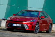 Elszabadultak a Toyota mérnökei, és összedobtak egy héthengeres szörnyet 8