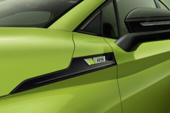 Nagyon erős, nagyon zöld, mi az?