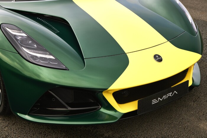 Több száz dolgozót küld haza egy nagy múltú angol autógyártó