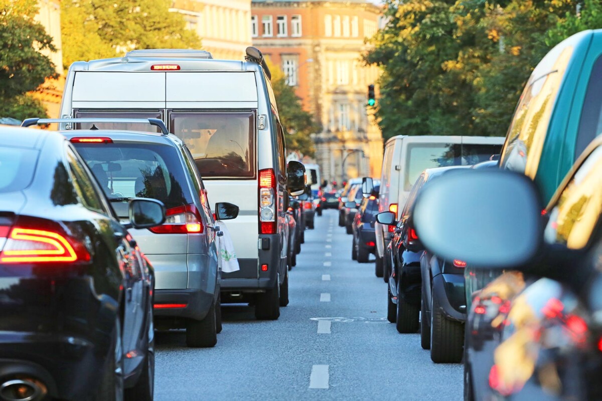 Kiszámolták, hány napot álltak dugóban a Budapesten autózok 2025-ben