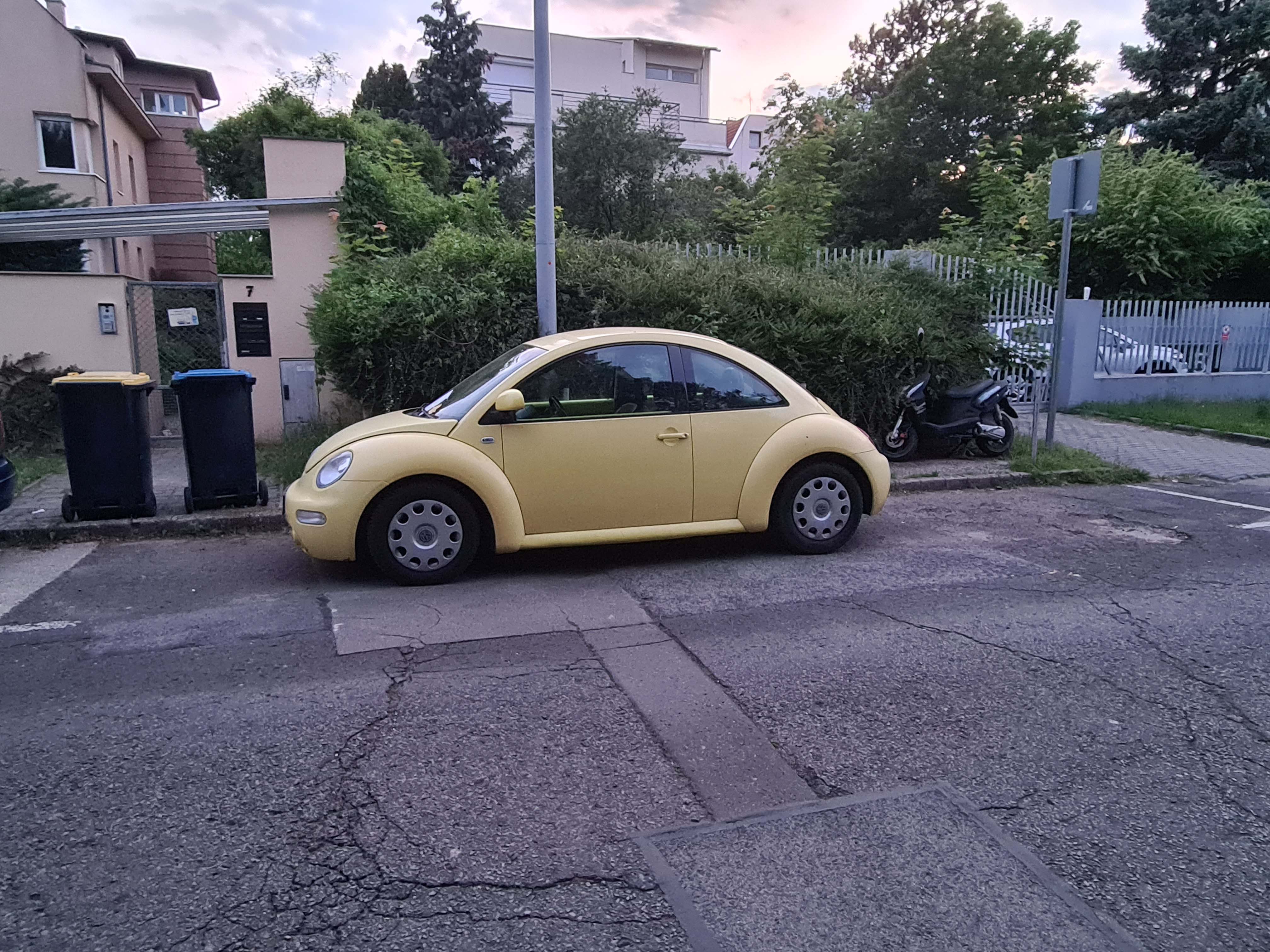 Meglepő üzengetés egy budapesti parkolóban 1