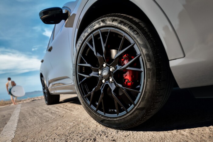 Befeketítik az egyik utolsó hagyományos Fordot 6