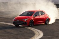 Ragasztótól lesz még jobb a legvadabb Toyota Corolla 14 Ragasztótól lesz még jobb a legvadabb Toyota Corolla 14