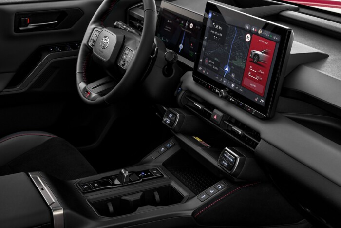 Nem látszik, de sokkal többet tud az új Toyota 8